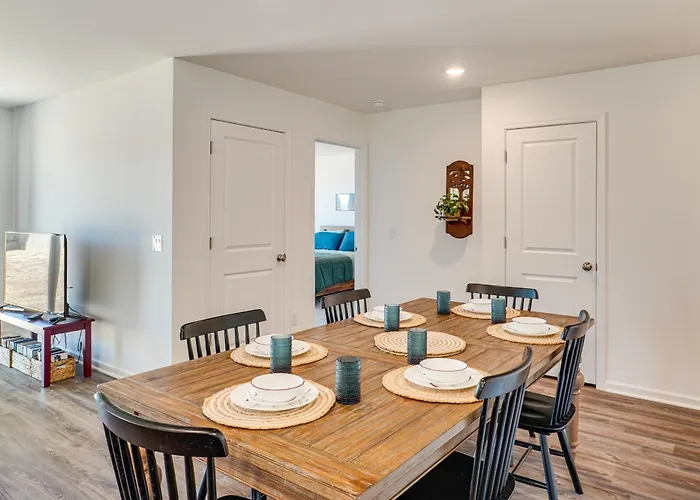 6 Mi To State Park: Newly Built In Benson! Holiday home Benson