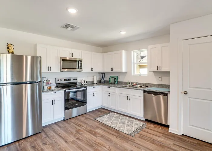 6 Mi To State Park: Newly Built In Benson! Holiday home Benson