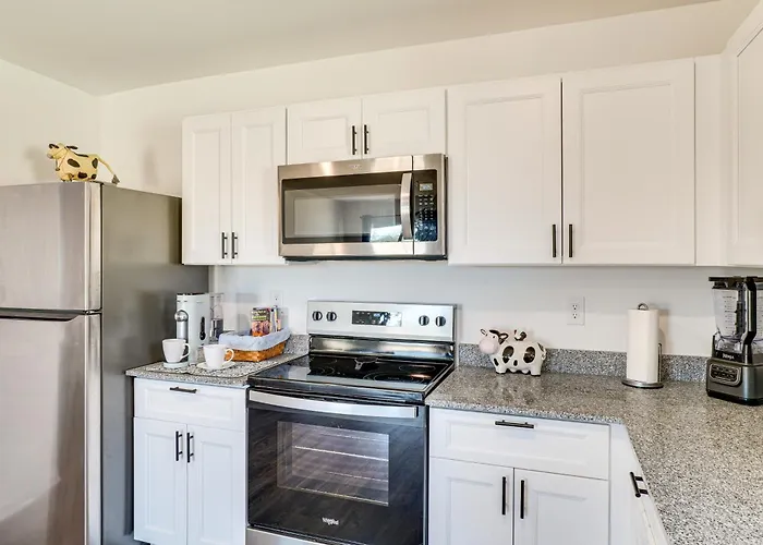 6 Mi To State Park: Newly Built In Benson! Holiday home *
