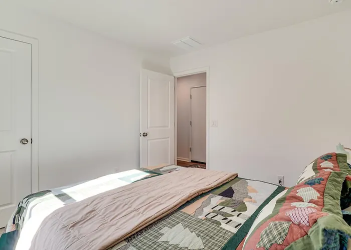 6 Mi To State Park: Newly Built In Benson! Holiday home