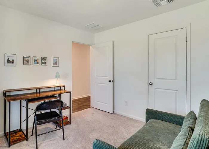 6 Mi To State Park: Newly Built In Benson! Holiday home Benson