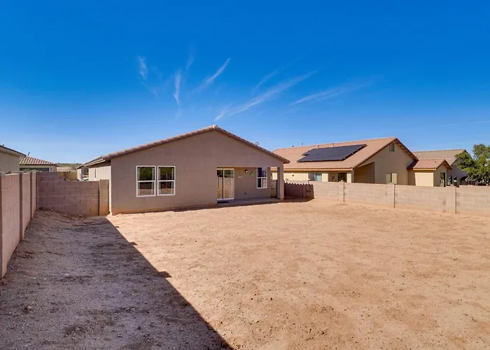 6 Mi To State Park: Newly Built In Benson! Holiday home *